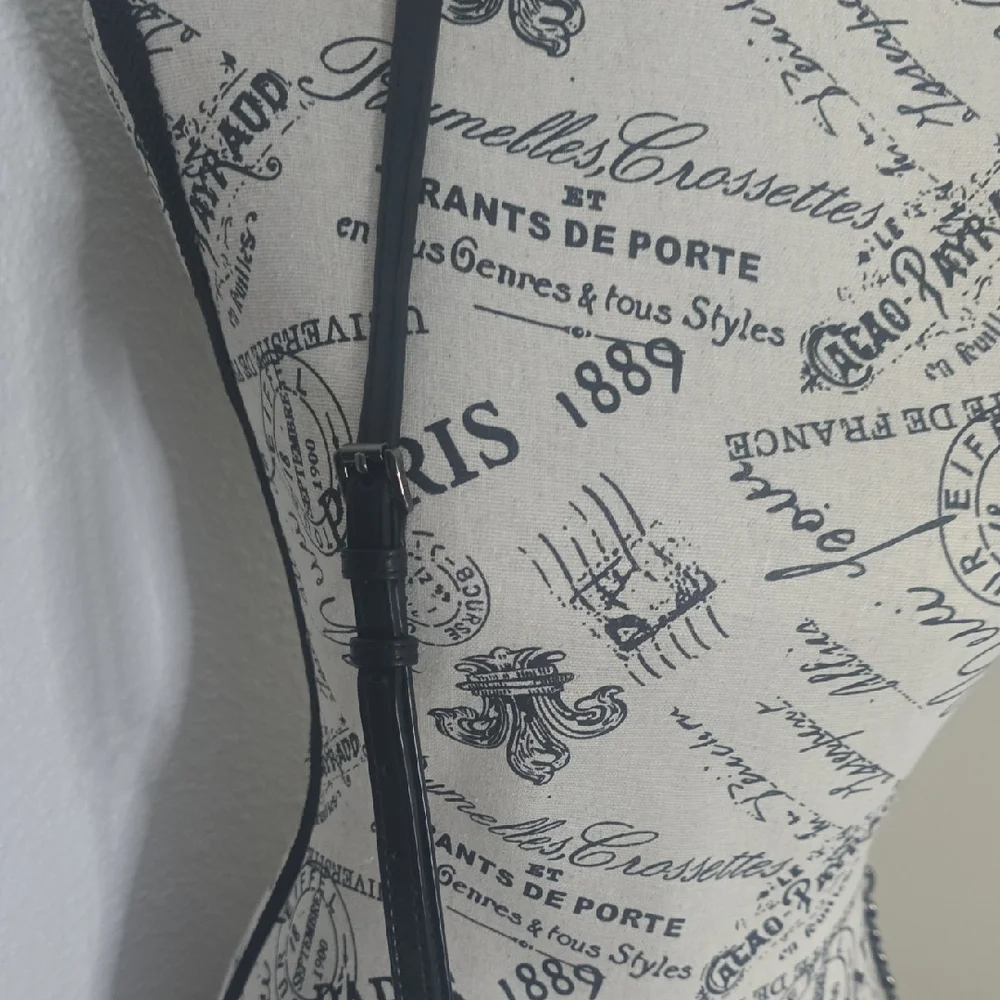 Michael Kors Black Diamond Quilted Crossbody Bag W/ Gunmetal Hardware (EUC)🩶🖤 - Picture 4 of 13